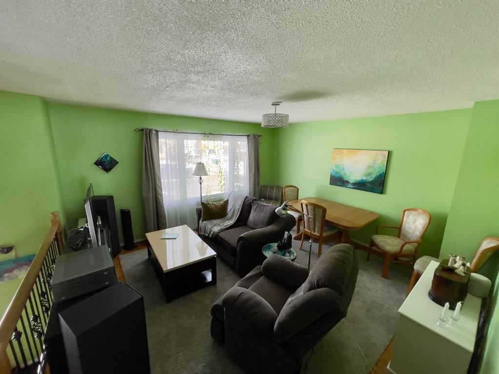 3311 Radcliffe Drive Se, Calgary, AB - Indoor Photo Showing Living Room