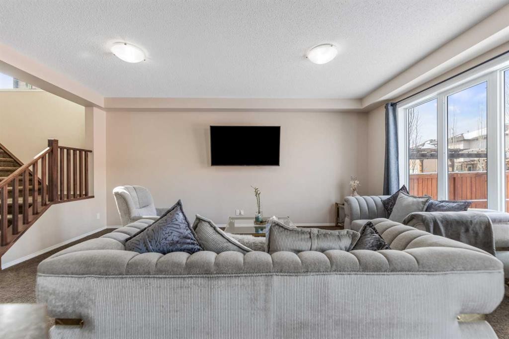 1148 Windhaven Close Sw, Airdrie, AB - Indoor Photo Showing Living Room