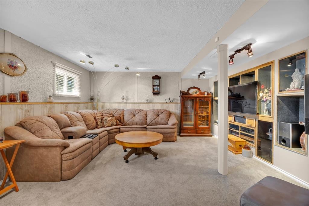 36 Alpine Crescent Se, Airdrie, AB - Indoor