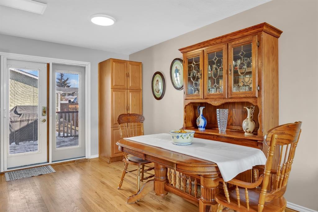 36 Alpine Crescent Se, Airdrie, AB - Indoor Photo Showing Dining Room