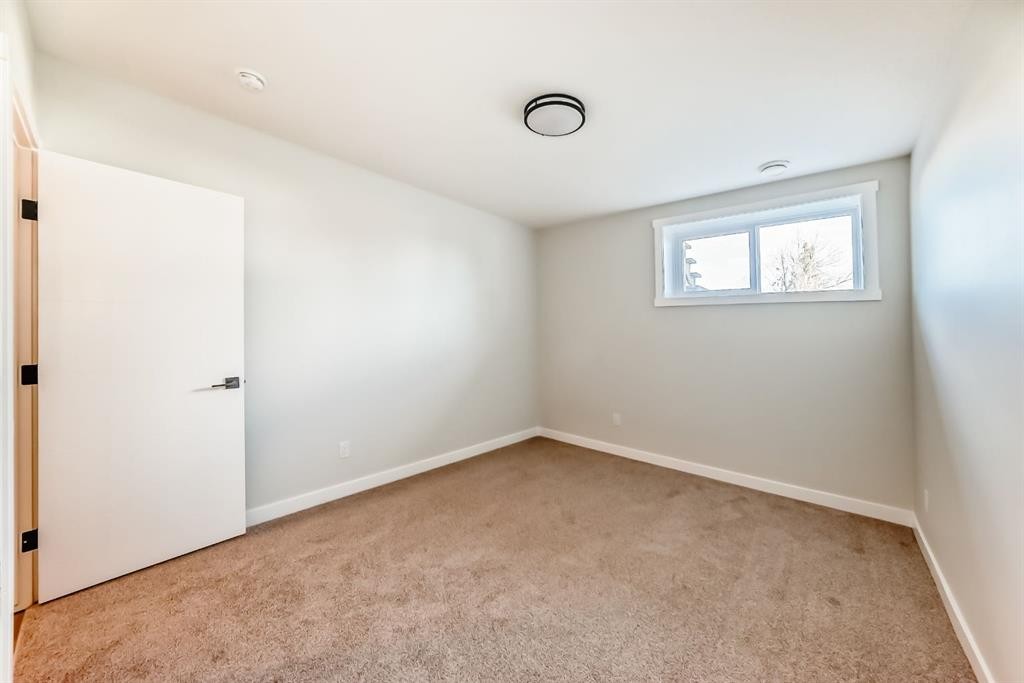 1102 Clover Close, Carstairs, AB - Indoor Photo Showing Other Room