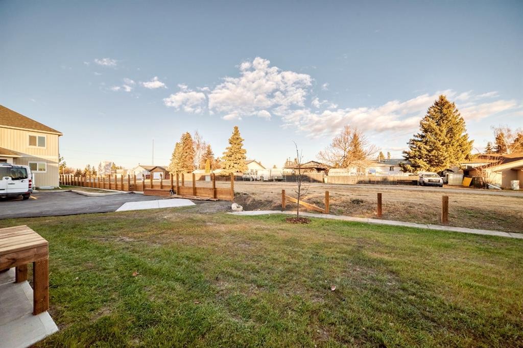 1102 Clover Close, Carstairs, AB - Outdoor