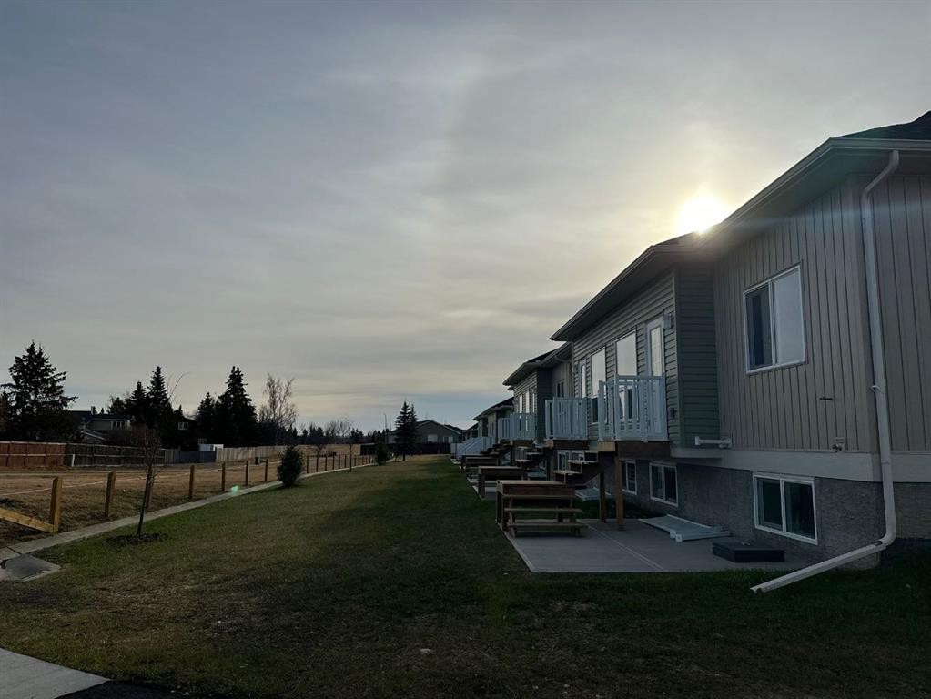 1102 Clover Close, Carstairs, AB - Outdoor