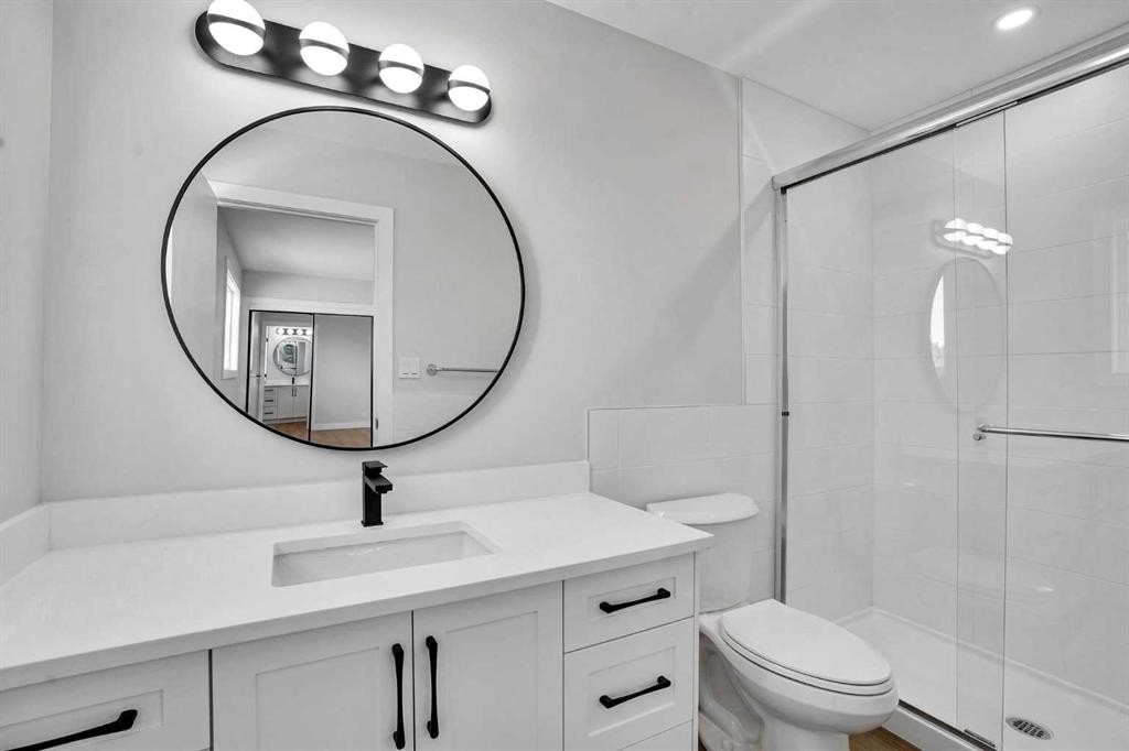 248 Madeira Place Ne, Calgary, AB - Indoor Photo Showing Bathroom