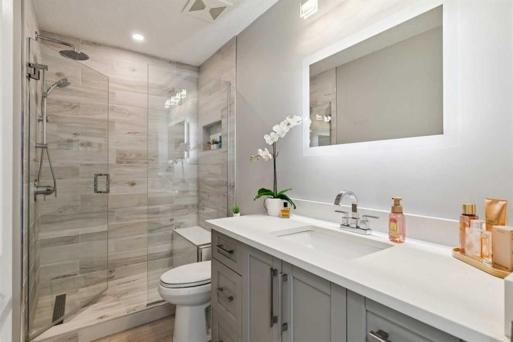 129 Mt Douglas Circle Se, Calgary, AB - Indoor Photo Showing Bathroom