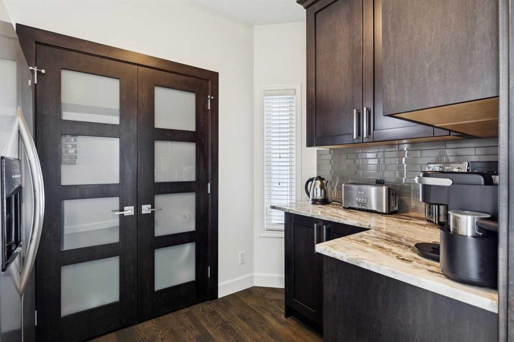 129 Mt Douglas Circle Se, Calgary, AB - Indoor Photo Showing Kitchen