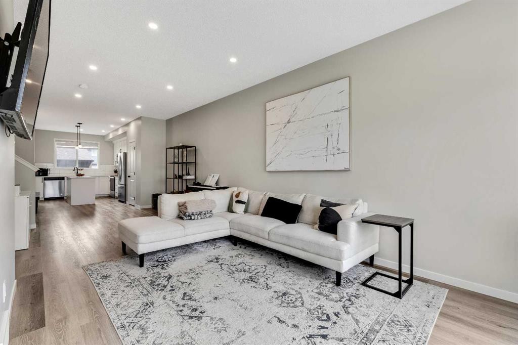 46 Creekstone Path Sw, Calgary, AB - Indoor Photo Showing Living Room