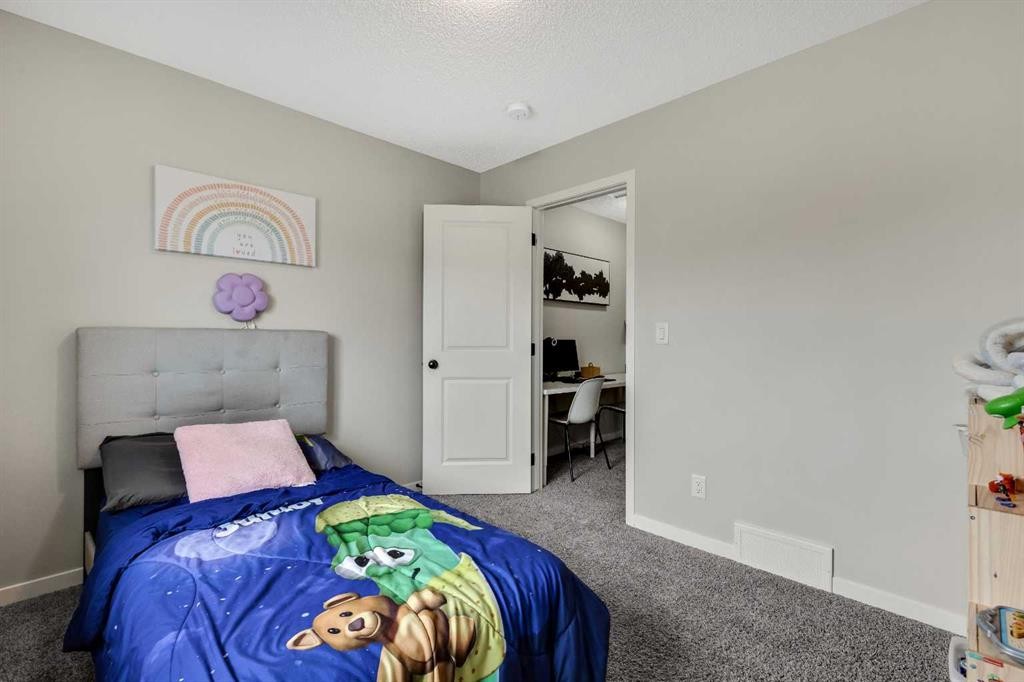 46 Creekstone Path Sw, Calgary, AB - Indoor Photo Showing Bedroom