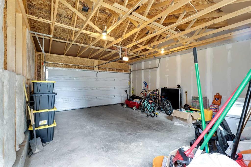 46 Creekstone Path Sw, Calgary, AB - Indoor Photo Showing Garage