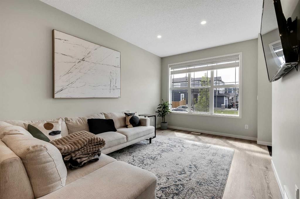 46 Creekstone Path Sw, Calgary, AB - Indoor Photo Showing Living Room