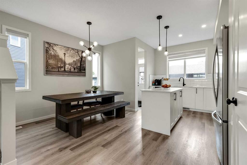 46 Creekstone Path Sw, Calgary, AB - Indoor Photo Showing Kitchen