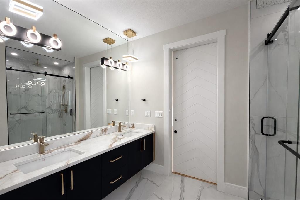 852 Dawson Point, Chestermere, AB - Indoor Photo Showing Bathroom