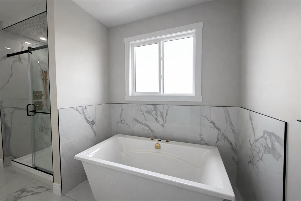 852 Dawson Point, Chestermere, AB - Indoor Photo Showing Bathroom