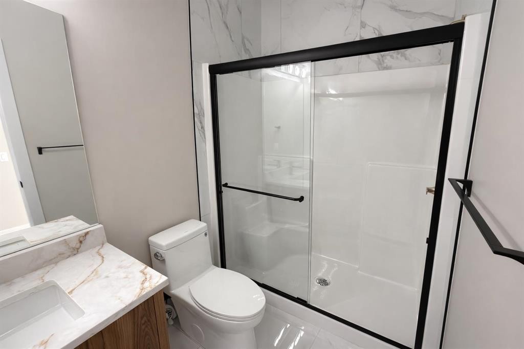 852 Dawson Point, Chestermere, AB - Indoor Photo Showing Bathroom