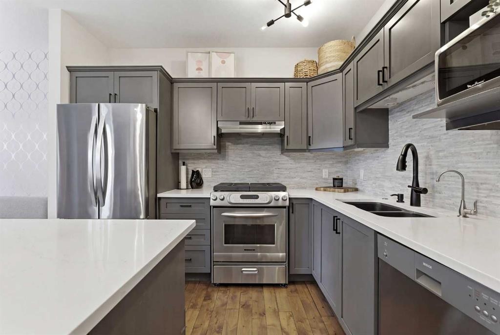 54 Wentworth Common Sw, Calgary, AB - Indoor Photo Showing Kitchen With Stainless Steel Kitchen With Double Sink With Upgraded Kitchen