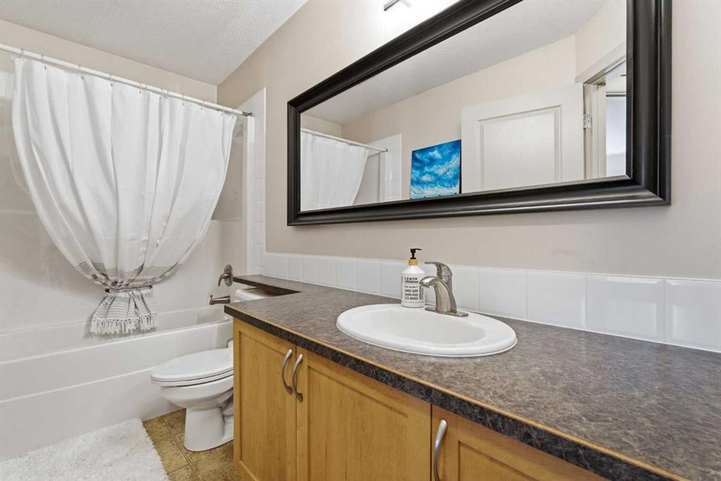 54 Wentworth Common Sw, Calgary, AB - Indoor Photo Showing Bathroom