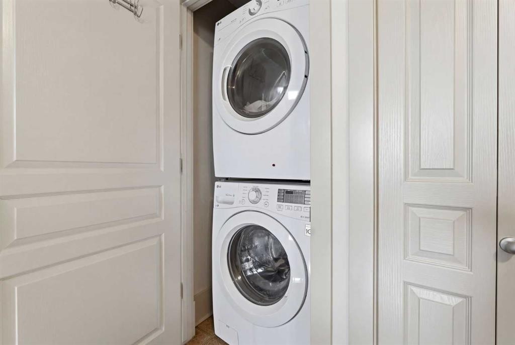 54 Wentworth Common Sw, Calgary, AB - Indoor Photo Showing Laundry Room