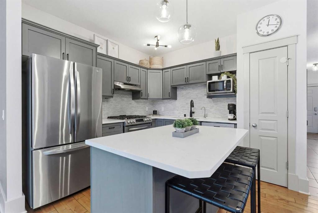 54 Wentworth Common Sw, Calgary, AB - Indoor Photo Showing Kitchen With Stainless Steel Kitchen With Upgraded Kitchen