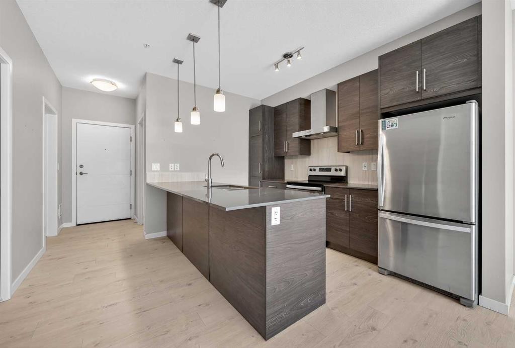407-122 Mahogany Centre Se, Calgary, AB - Indoor Photo Showing Kitchen With Stainless Steel Kitchen With Upgraded Kitchen