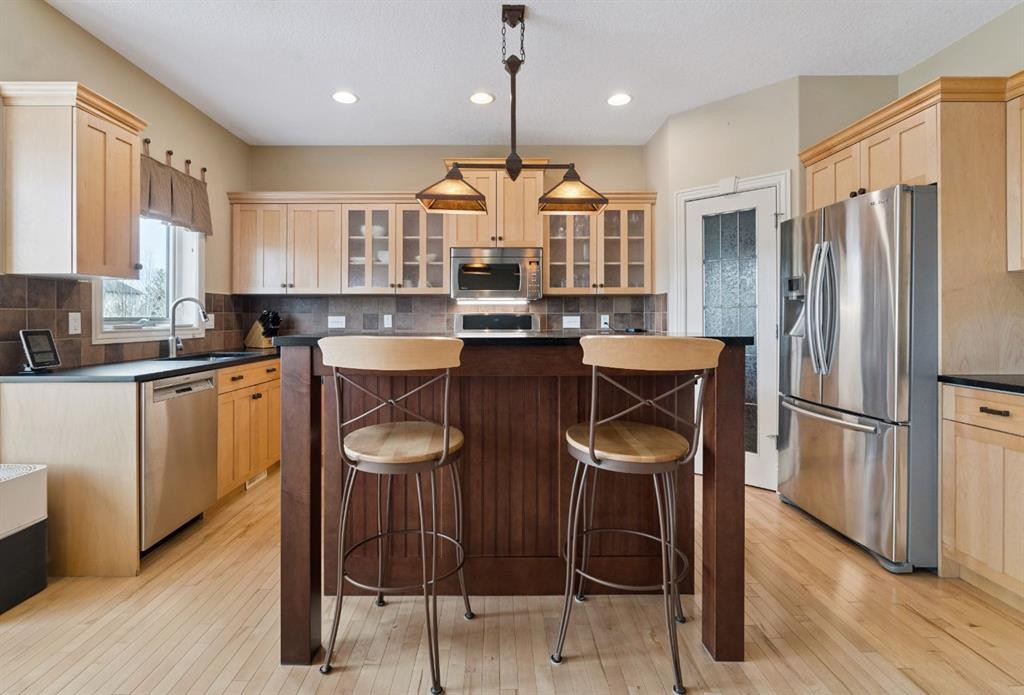 212 Springmere Place, Chestermere, AB - Indoor Photo Showing Kitchen With Stainless Steel Kitchen