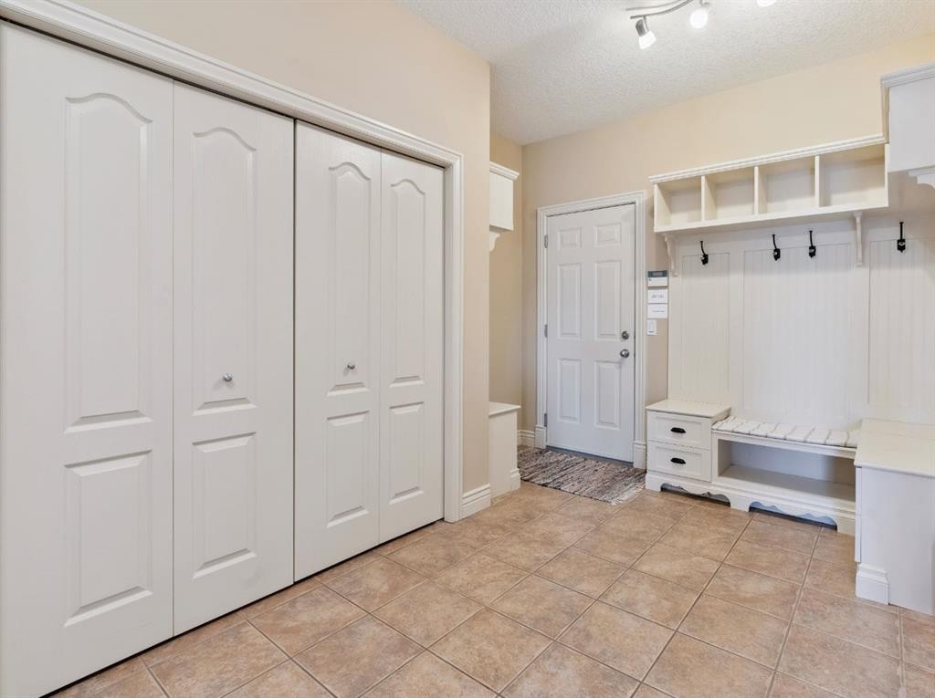 212 Springmere Place, Chestermere, AB - Indoor Photo Showing Other Room