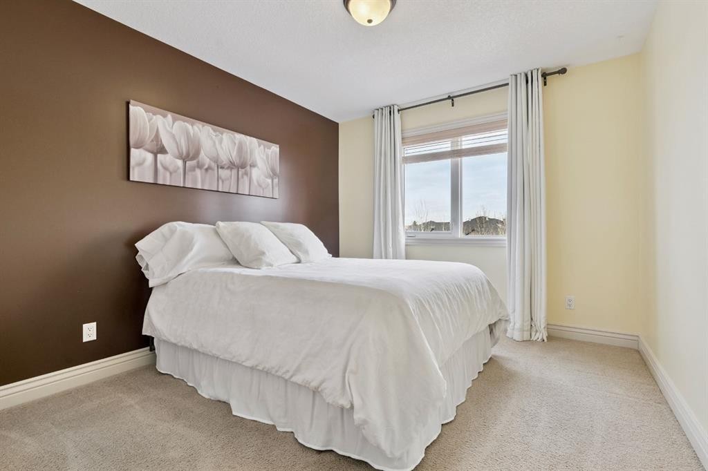 212 Springmere Place, Chestermere, AB - Indoor Photo Showing Bedroom