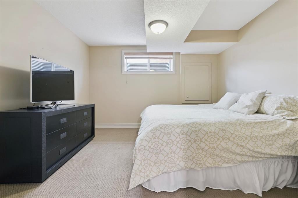 212 Springmere Place, Chestermere, AB - Indoor Photo Showing Bedroom