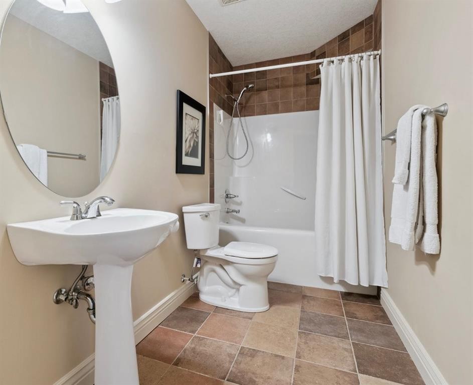 212 Springmere Place, Chestermere, AB - Indoor Photo Showing Bathroom