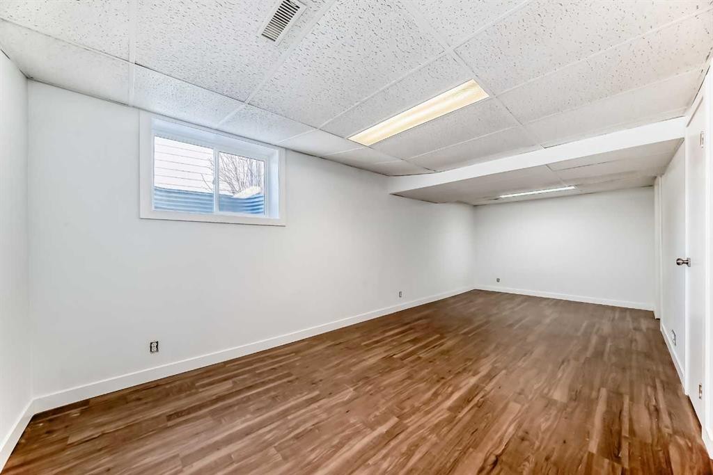 60 Erin Mount Crescent Se, Calgary, AB - Indoor