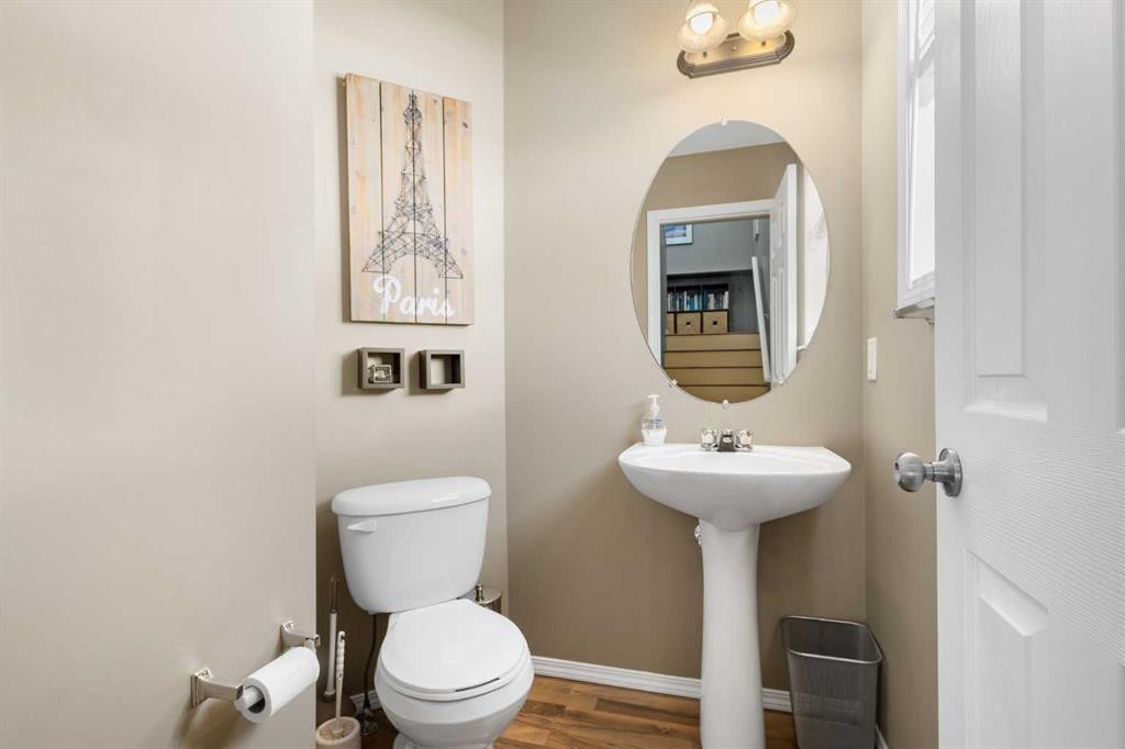 241 Elgin Gardens Se, Calgary, AB - Indoor Photo Showing Bathroom
