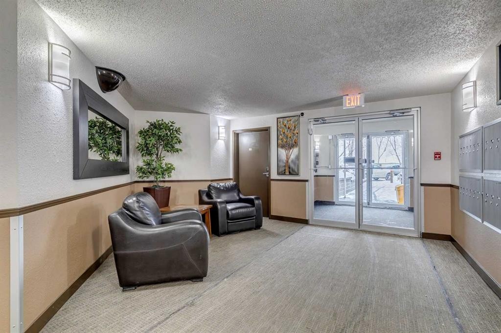 102-21 Dover Point Se, Calgary, AB - Indoor Photo Showing Other Room