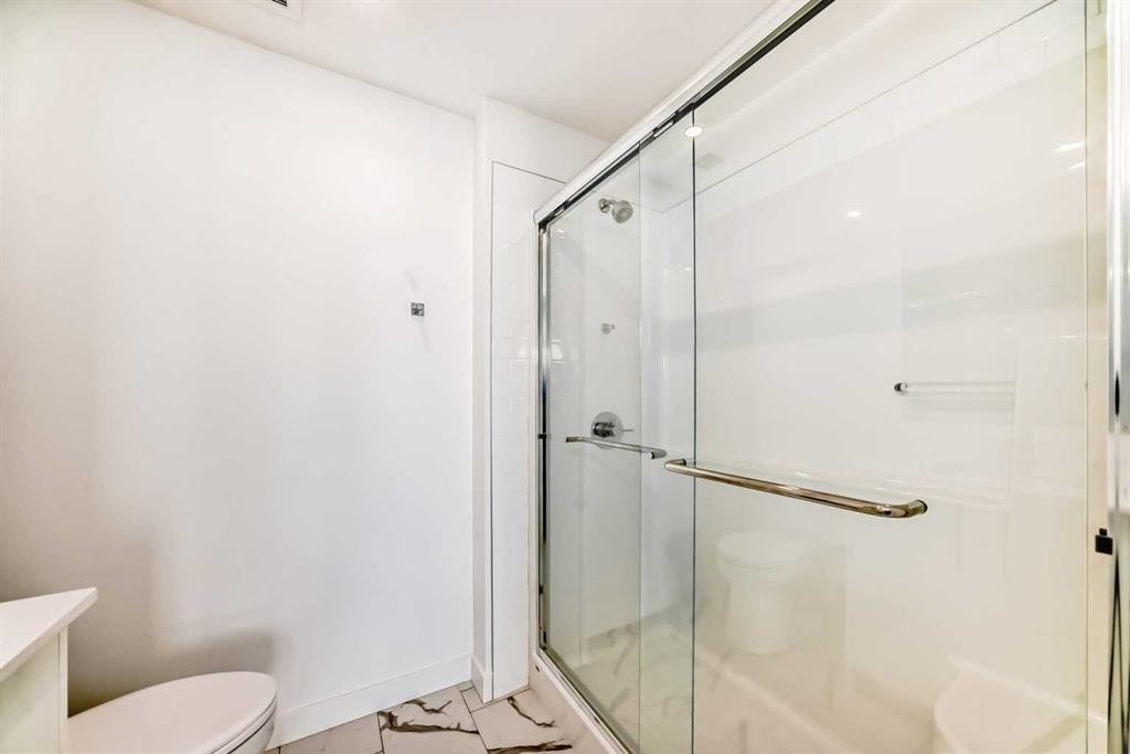 2309-63 Corner Glen Crescent Ne, Calgary, AB - Indoor Photo Showing Bathroom