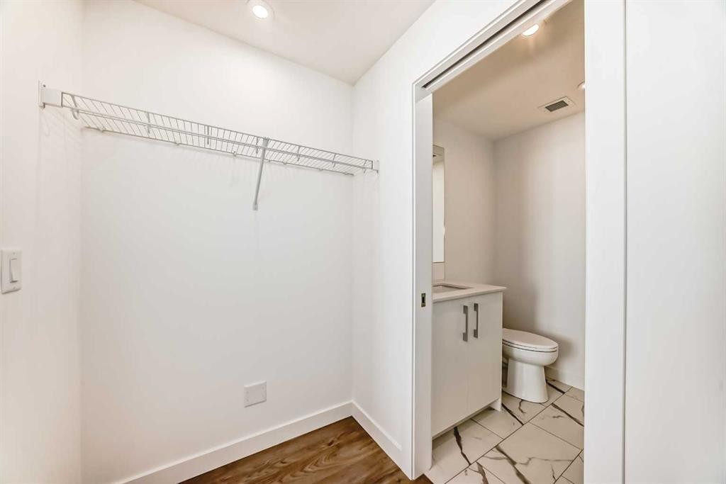 2309-63 Corner Glen Crescent Ne, Calgary, AB - Indoor Photo Showing Bathroom