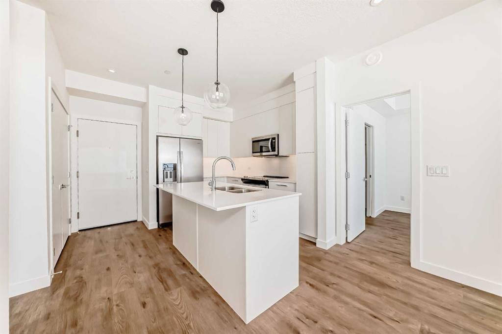 2309-63 Corner Glen Crescent Ne, Calgary, AB - Indoor Photo Showing Kitchen With Double Sink With Upgraded Kitchen