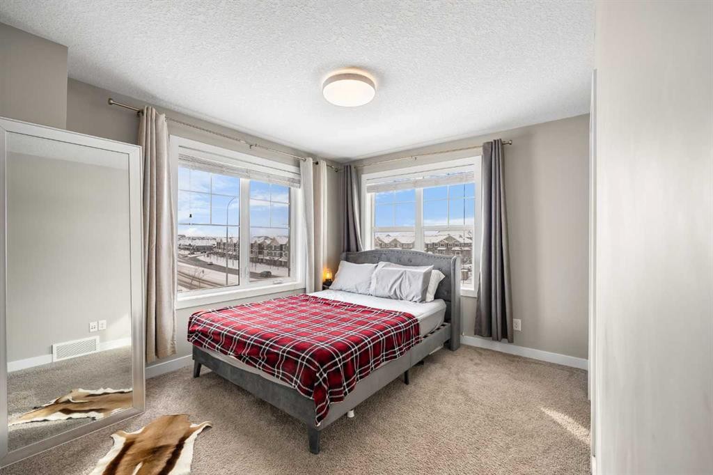 111 Evanscrest Gardens Nw, Calgary, AB - Indoor Photo Showing Bedroom
