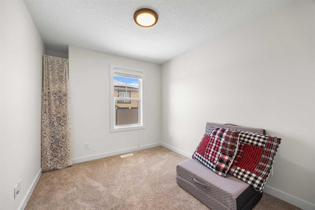 111 Evanscrest Gardens Nw, Calgary, AB - Indoor Photo Showing Other Room