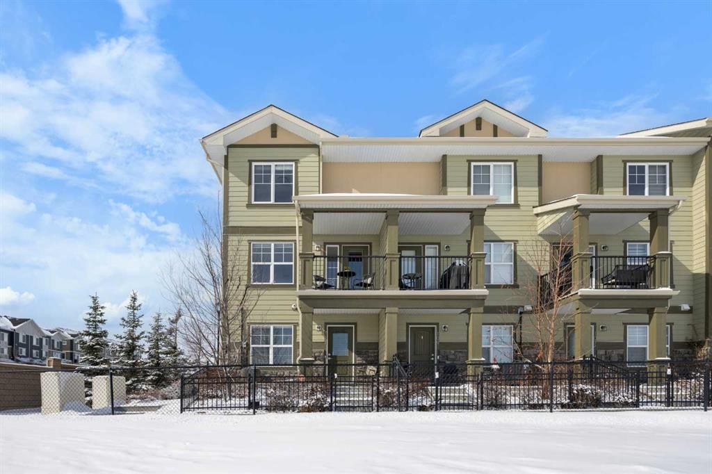 111 Evanscrest Gardens Nw, Calgary, AB - Outdoor With Balcony With Facade
