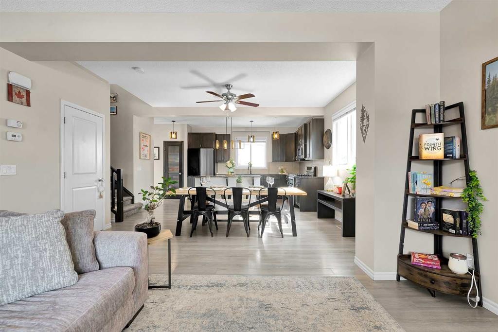 151 Heritage Drive, Cochrane, AB - Indoor Photo Showing Living Room