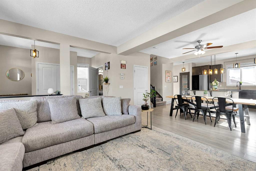151 Heritage Drive, Cochrane, AB - Indoor Photo Showing Living Room
