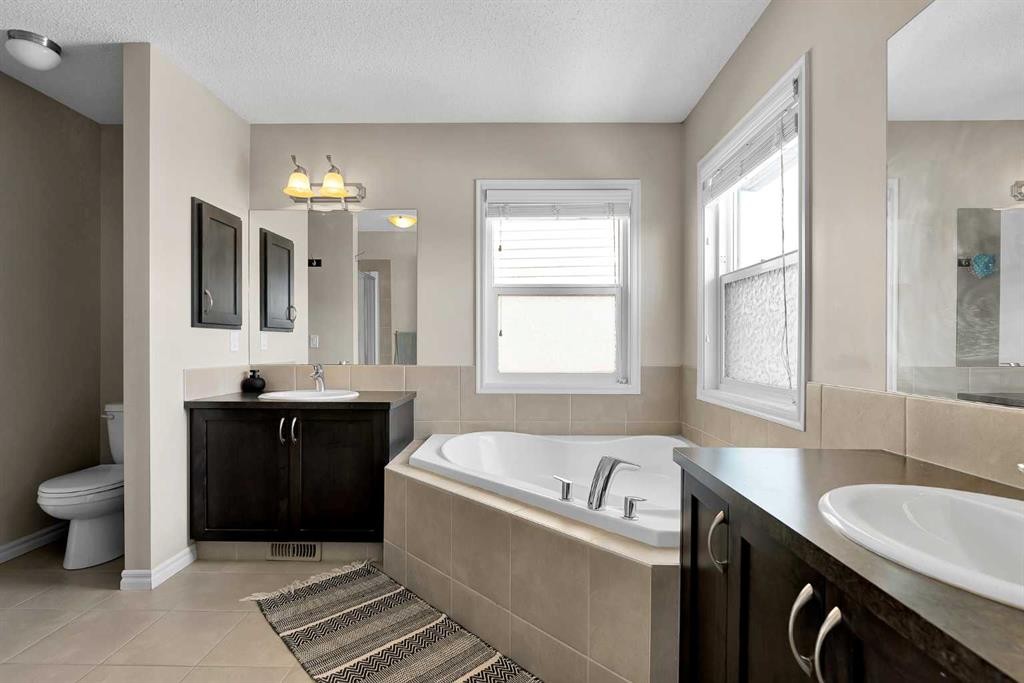 151 Heritage Drive, Cochrane, AB - Indoor Photo Showing Bathroom