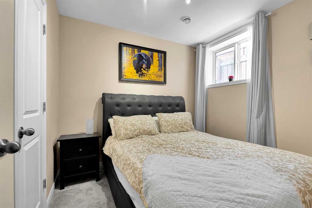 151 Heritage Drive, Cochrane, AB - Indoor Photo Showing Bedroom