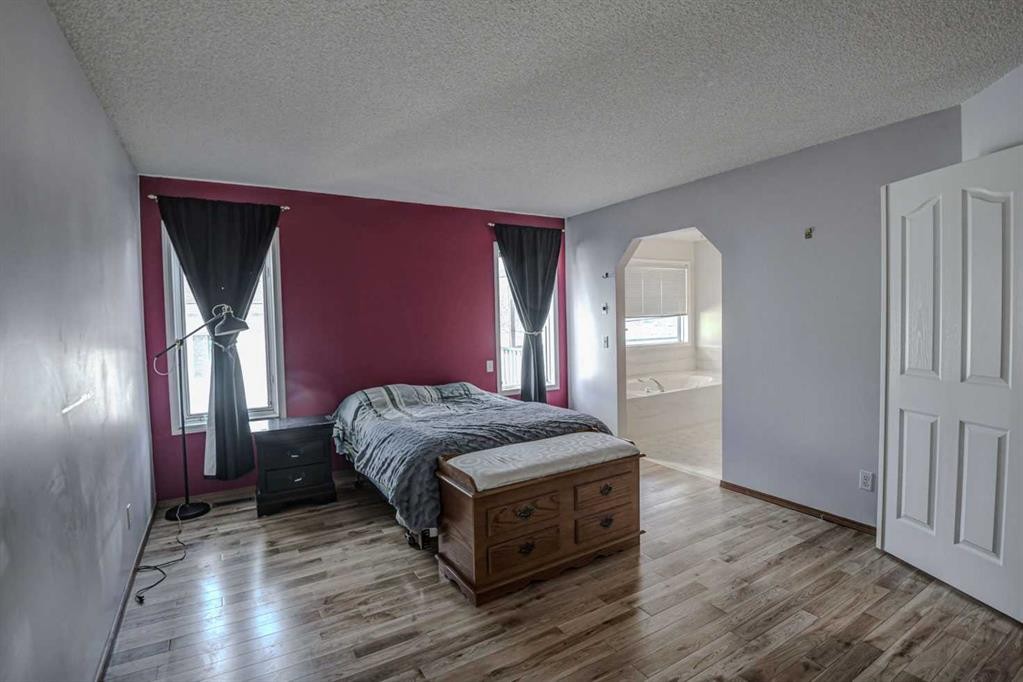 606 Diamond Court Se, Calgary, AB - Indoor Photo Showing Bedroom
