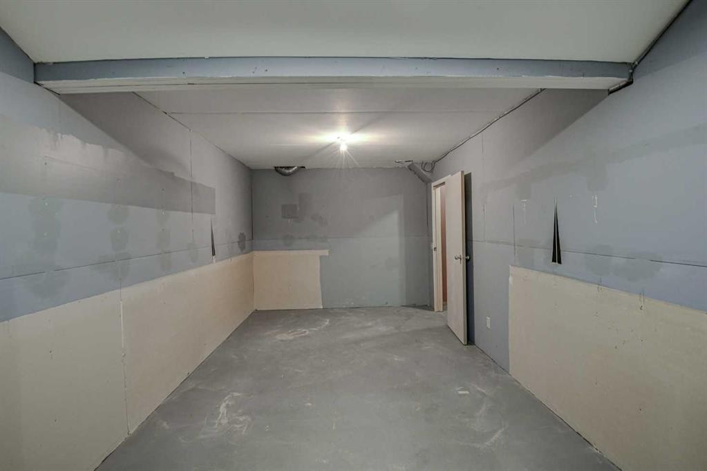606 Diamond Court Se, Calgary, AB - Indoor