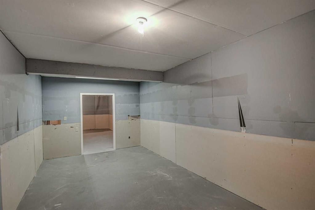 606 Diamond Court Se, Calgary, AB - Indoor