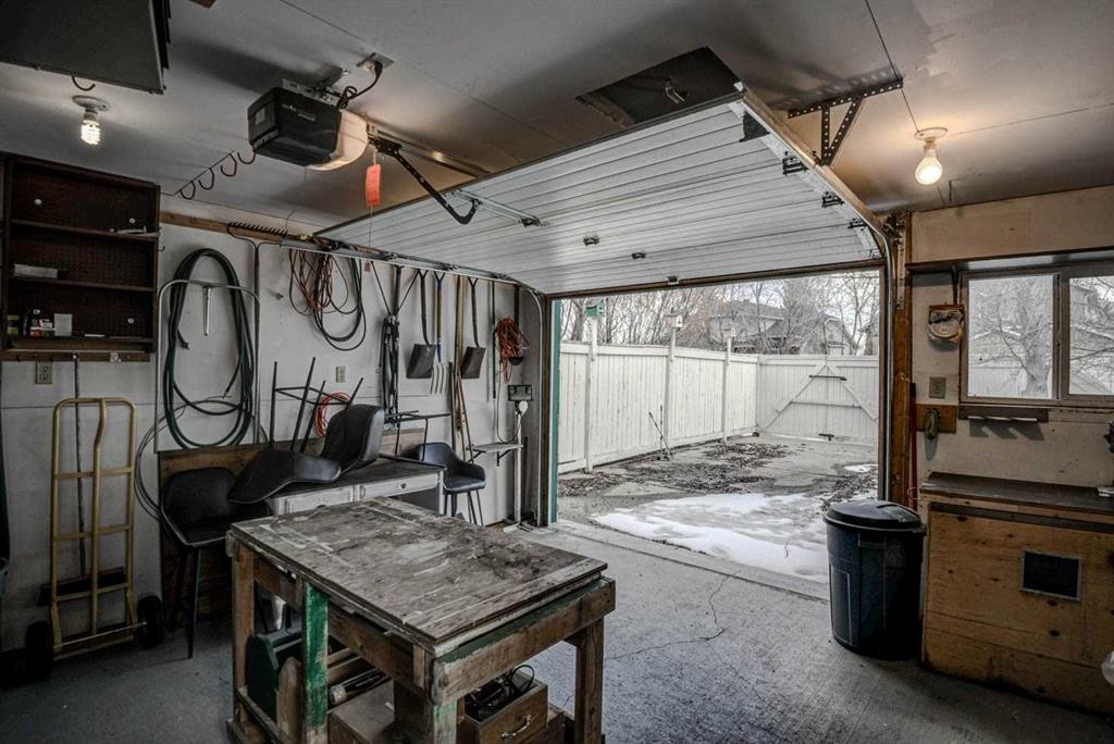 606 Diamond Court Se, Calgary, AB - Indoor Photo Showing Garage