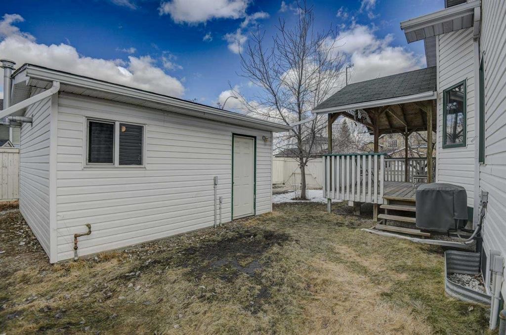 606 Diamond Court Se, Calgary, AB - Outdoor