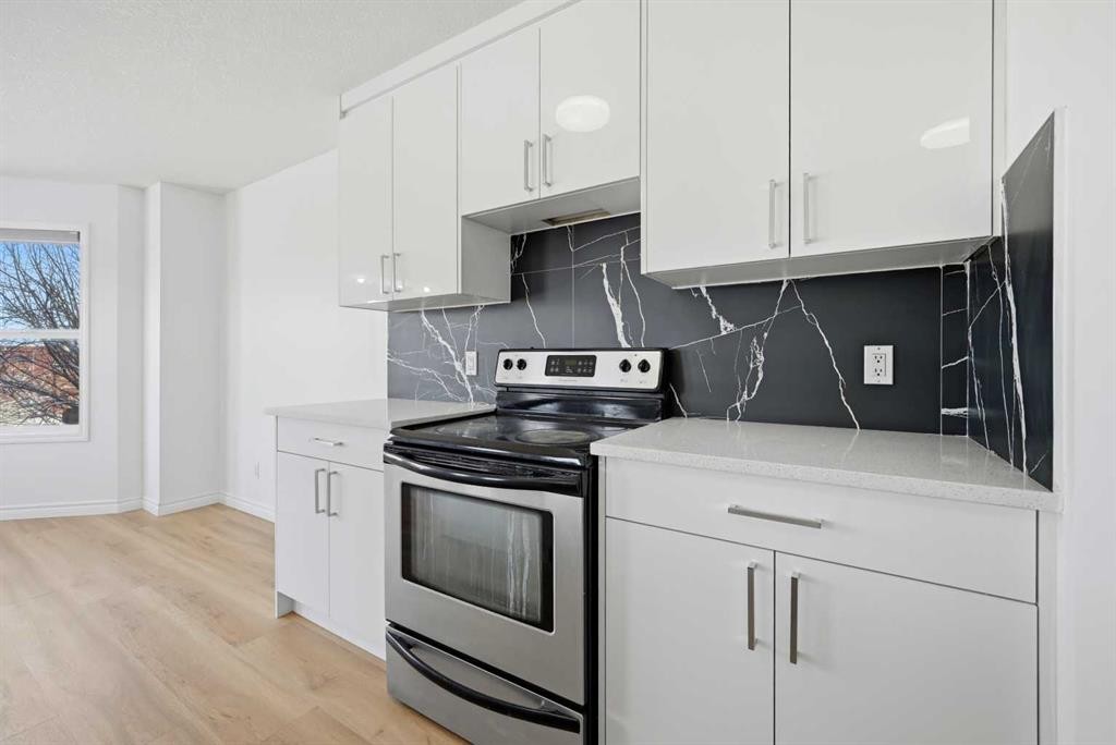 165 Saddlecrest Way Ne, Calgary, AB - Indoor Photo Showing Kitchen