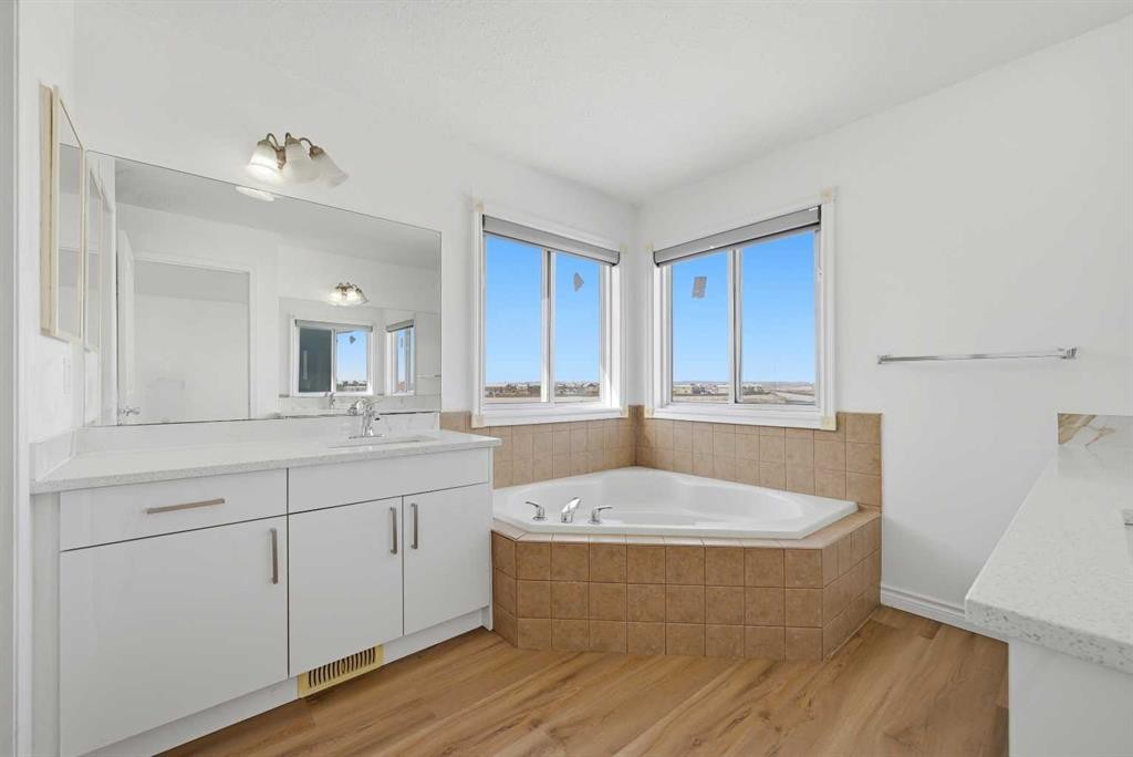 165 Saddlecrest Way Ne, Calgary, AB - Indoor Photo Showing Bathroom