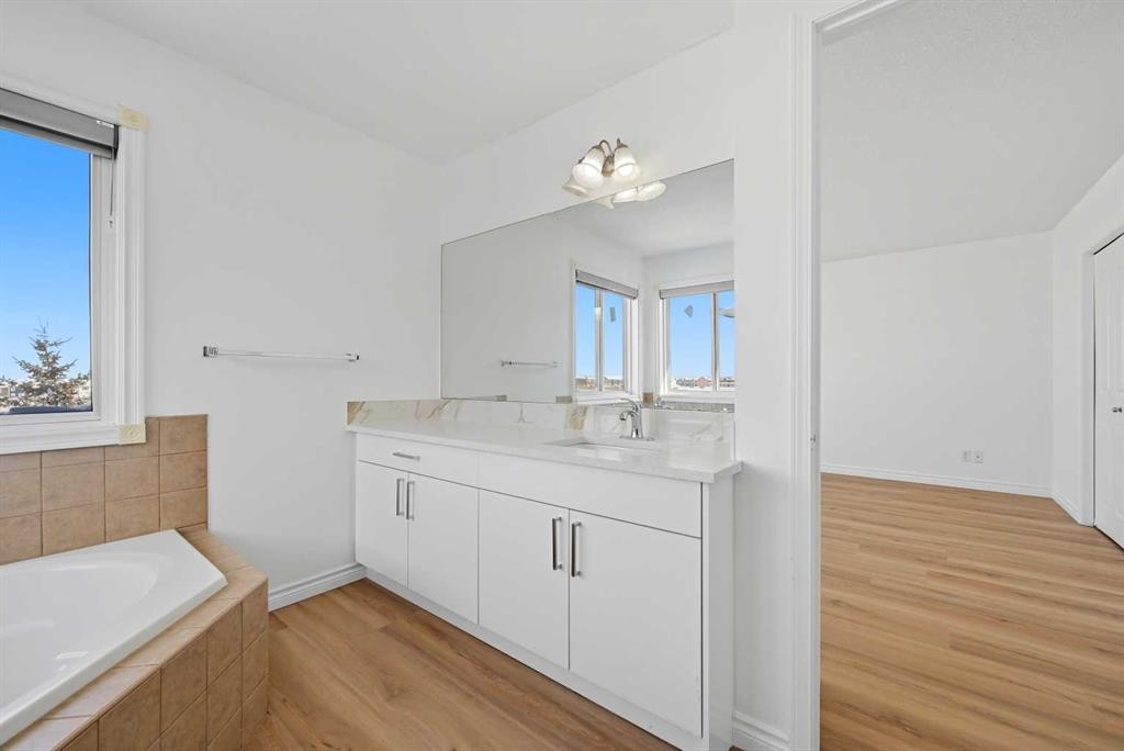 165 Saddlecrest Way Ne, Calgary, AB - Indoor Photo Showing Bathroom