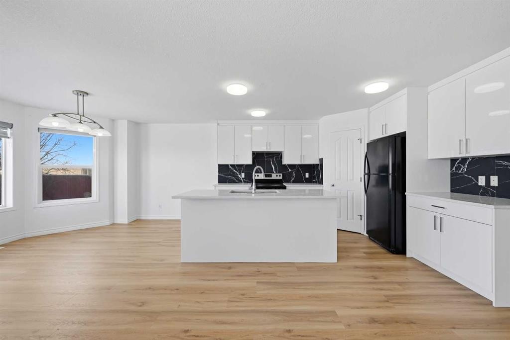 165 Saddlecrest Way Ne, Calgary, AB - Indoor Photo Showing Kitchen